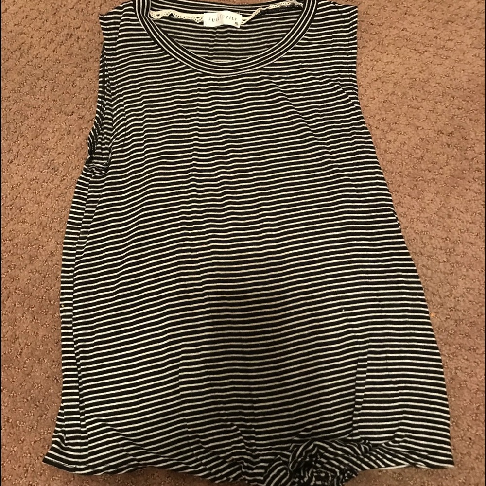 Tillys striped tank ❤️